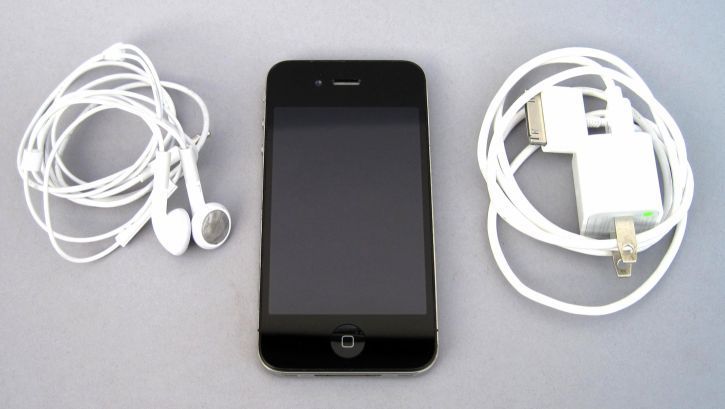 APPLE IPHONE 4 16GB A1332 (AT&T) GPS WiFi Black GSM Smartphone 